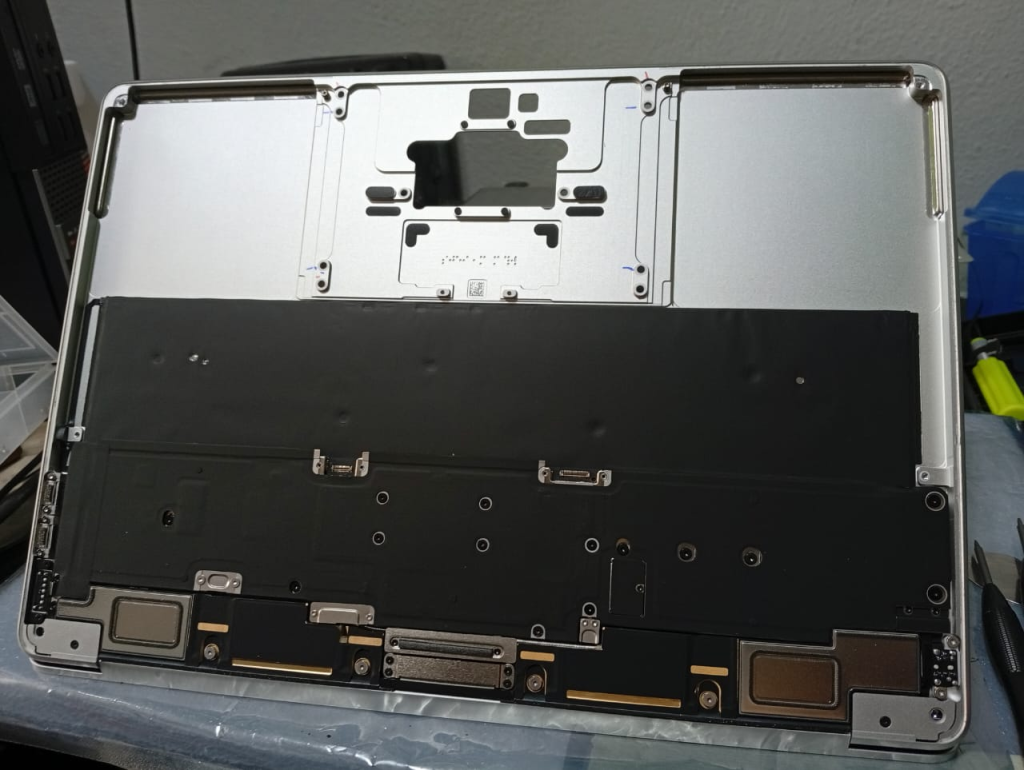 MacBook M4 ingresada a laboratorio para reparación de Mac en Querétaro
